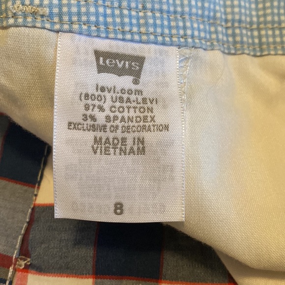 Women’s Levi’s plaid shorts. Size 8. - Picture 2 of 3